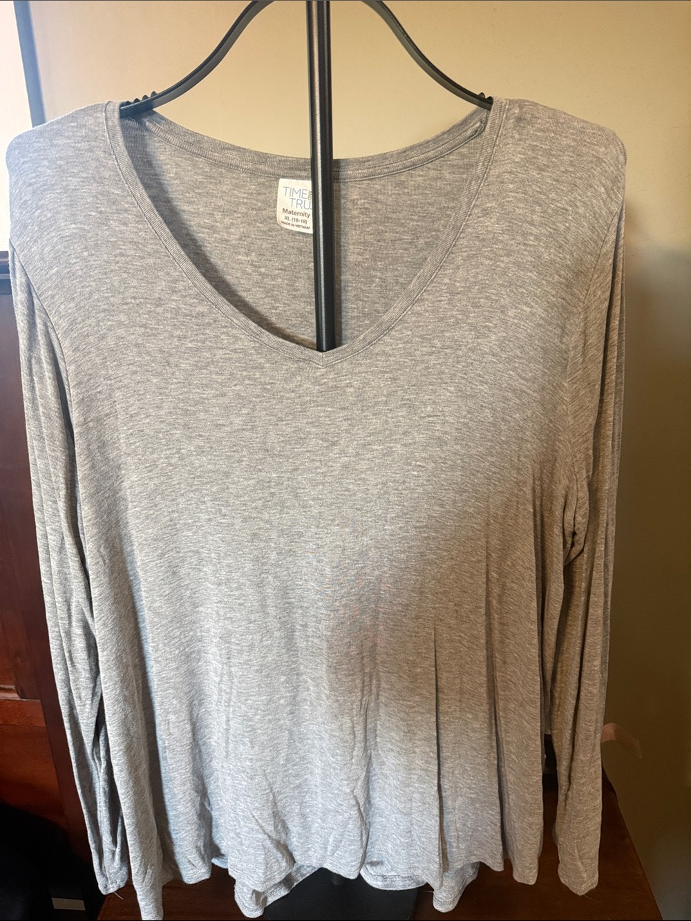 Time and Tru Heather Gray V-Neck Long Sleeve Top